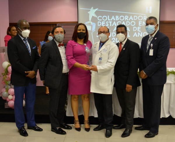Hospital Materno Dr. Reynaldo Almánzar reconoce a 31 colaboradores en el marco de su 8vo aniversario