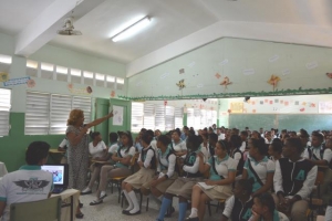 Imparten charla de prevención de embarazo en adolescentes