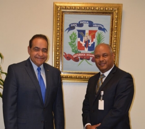 Castaño Guzmán resalta calidad del Hospital Reynaldo Almánzar